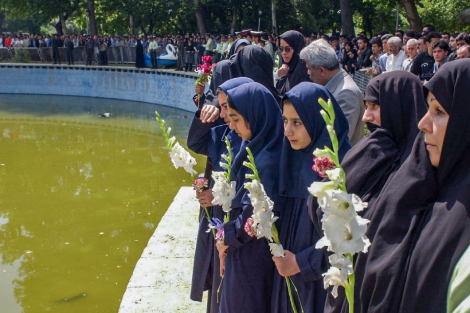 تصاویرکمتر دیده شده از حادثه دریاچه پارک شهر تهران در سال ۸۱