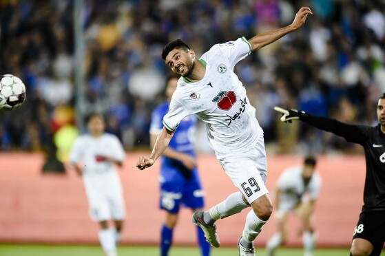 دیدار تیم های فوتبال استقلال تهران و ذوب آهن اصفهان