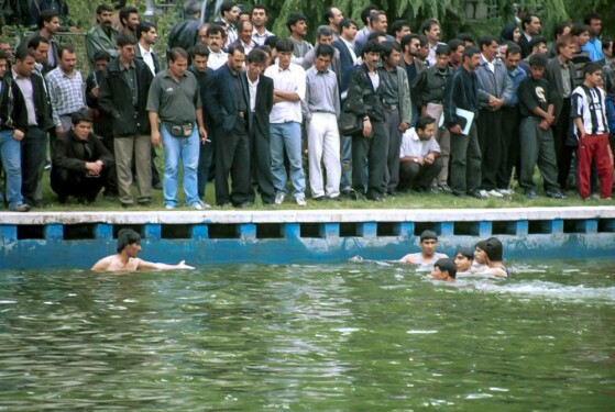 تصاویرکمتر دیده شده از حادثه دریاچه پارک شهر تهران در سال ۸۱