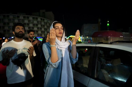 تجمع مردم تهران در میدان ولیعصر (عج)