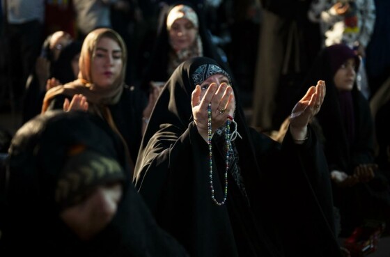 تجمع مردم تهران در میدان ولیعصر (عج)