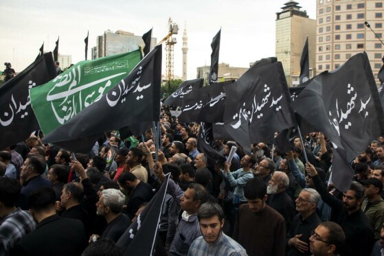 تجمع مردم در سوگ شهدای خدمت در میدان ولیعصر (عج)