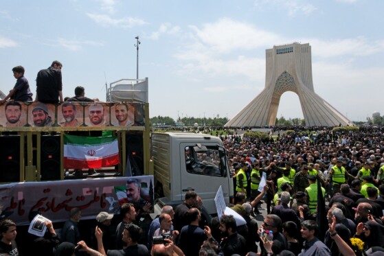 مراسم بدرقه پیکر شهید دکتر ابراهیم رئیسی و همراهان شهیدش -۵