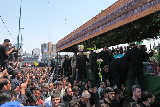 مراسم بدرقه پیکر شهید دکتر ابراهیم رئیسی و همراهان شهیدش -۵