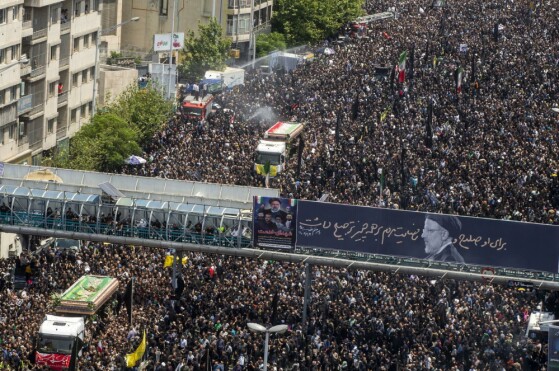 مراسم بدرقه پیکر شهید دکتر ابراهیم رئیسی و همراهان شهیدش -۳