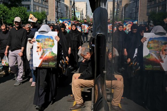 مراسم بدرقه پیکر شهید دکتر ابراهیم رئیسی و همراهان شهیدش -۵