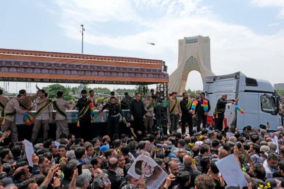 مراسم بدرقه پیکر شهید دکتر ابراهیم رئیسی و همراهان شهیدش -۵