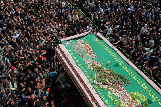 مراسم بدرقه پیکر شهید دکتر ابراهیم رئیسی و همراهان شهیدش -۵