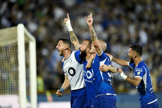 دیدار استقلال تهران و گل گهر سیرجان