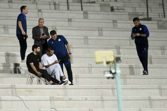 دیدار استقلال تهران و گل گهر سیرجان