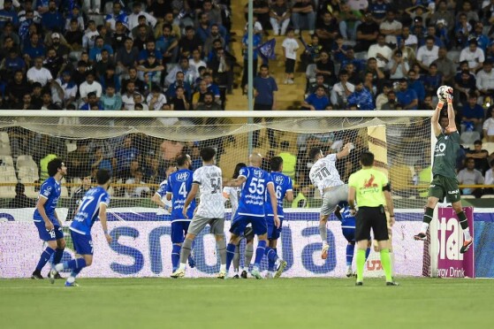 دیدار استقلال تهران و گل گهر سیرجان