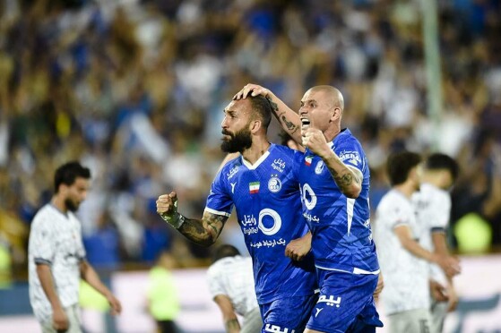 دیدار استقلال تهران و گل گهر سیرجان