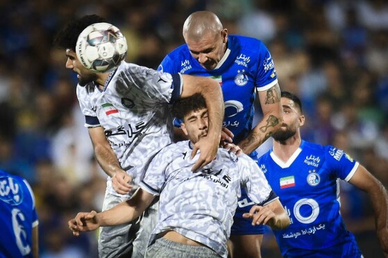 دیدار استقلال تهران و گل گهر سیرجان