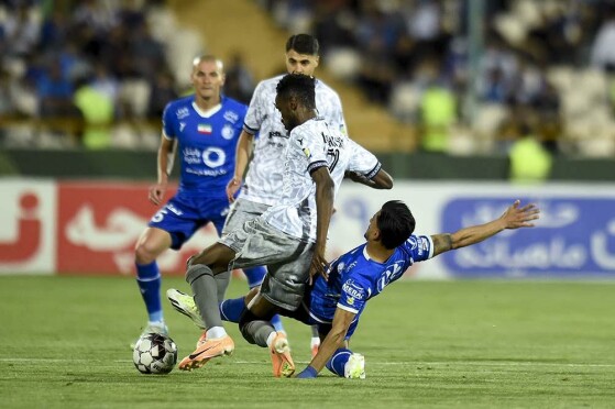 دیدار استقلال تهران و گل گهر سیرجان