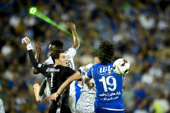 دیدار استقلال تهران و گل گهر سیرجان