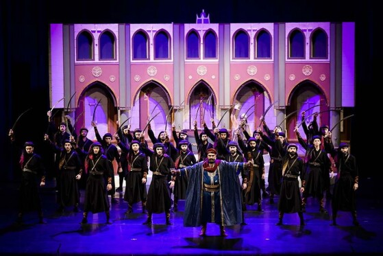 نمایش و او جان من است