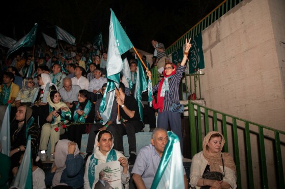 اجتماع هواداران «مسعود پزشکیان» در ورزشگاه حیدرنیا -۱