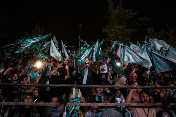 اجتماع هواداران «مسعود پزشکیان» در ورزشگاه حیدرنیا -۱