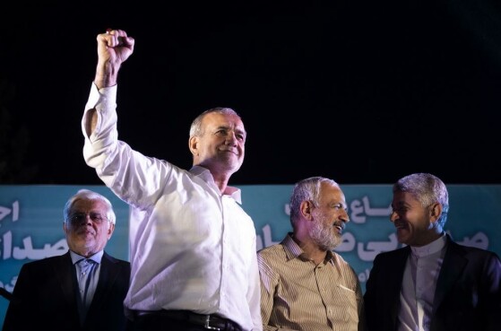 اجتماع هواداران «مسعود پزشکیان» در ورزشگاه حیدرنیا -۲