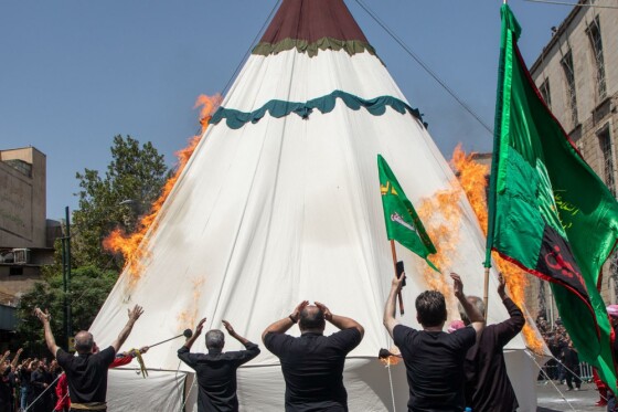 خیمه سوزان ظهر عاشورا - چهارراه گلوبندک تهران