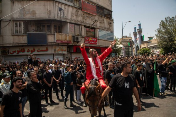 خیمه سوزان ظهر عاشورا - چهارراه گلوبندک تهران
