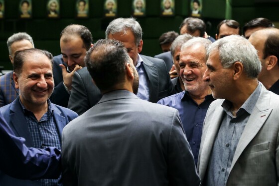 حضور مسعود پزشکیان در صحن علنی مجلس