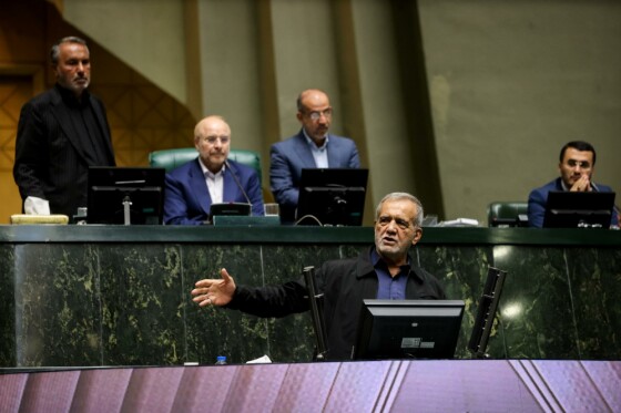 حضور مسعود پزشکیان در صحن علنی مجلس