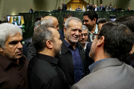 حضور مسعود پزشکیان در صحن علنی مجلس