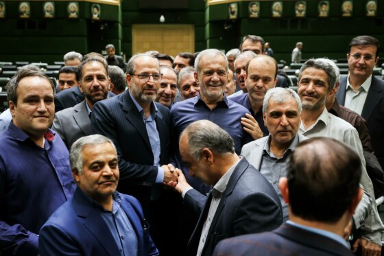 حضور مسعود پزشکیان در صحن علنی مجلس