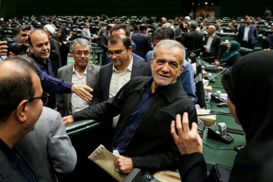 حضور مسعود پزشکیان در صحن علنی مجلس