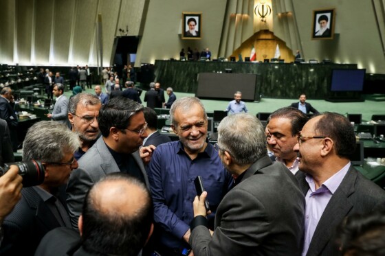 حضور مسعود پزشکیان در صحن علنی مجلس