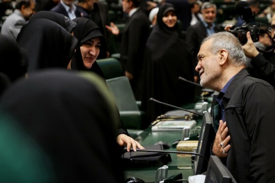 حضور مسعود پزشکیان در صحن علنی مجلس