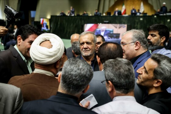 حضور مسعود پزشکیان در صحن علنی مجلس