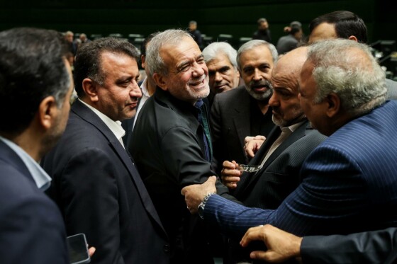 حضور مسعود پزشکیان در صحن علنی مجلس