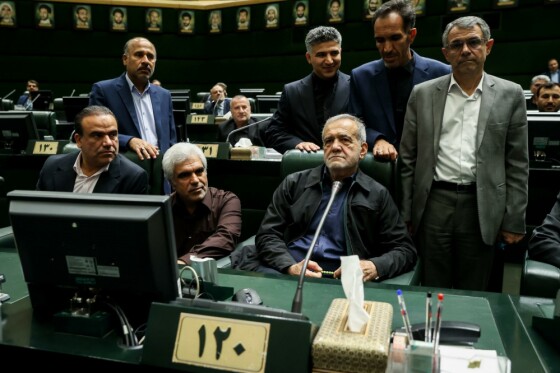 حضور مسعود پزشکیان در صحن علنی مجلس