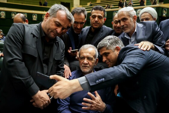 حضور مسعود پزشکیان در صحن علنی مجلس