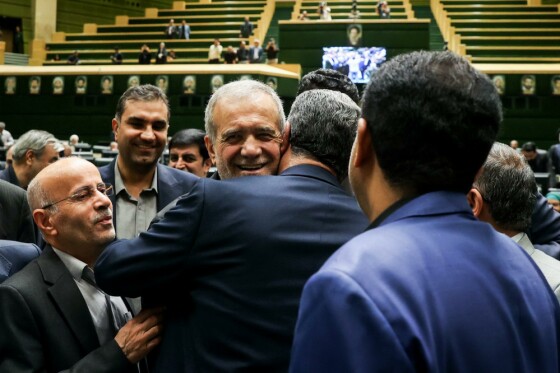 حضور مسعود پزشکیان در صحن علنی مجلس