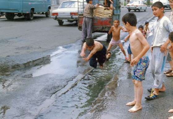 سرگرمی و آب تنی تابستان در دهه هفتاد
