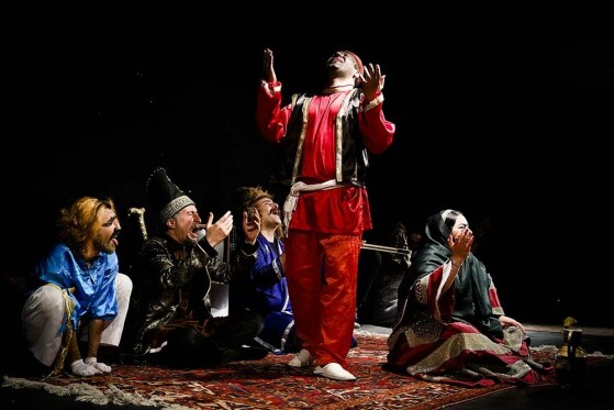 نمایش مضحکه سیاه