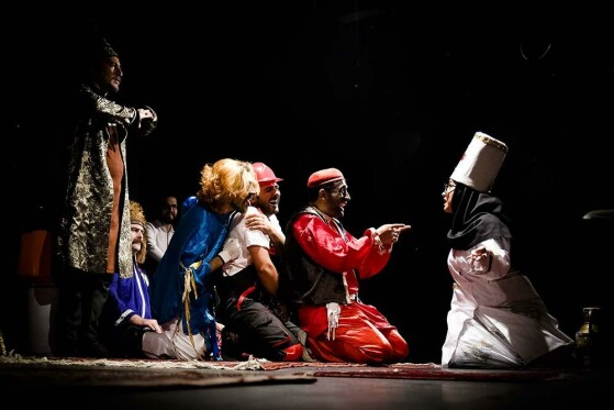 نمایش مضحکه سیاه