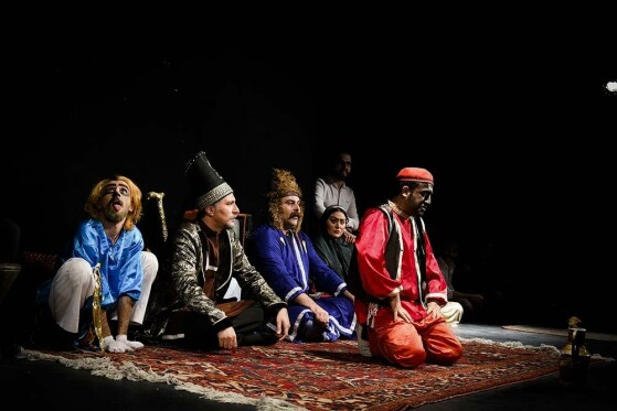 نمایش مضحکه سیاه