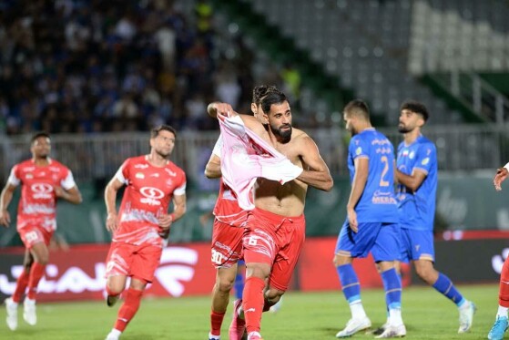 دیدار تیم های فوتبال استقلال و پرسپولیس