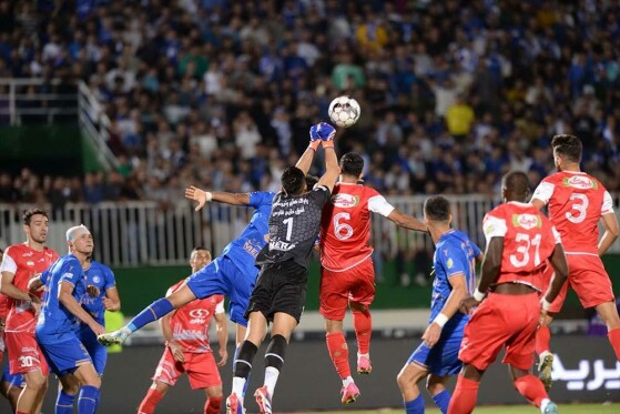 دیدار تیم های فوتبال استقلال و پرسپولیس