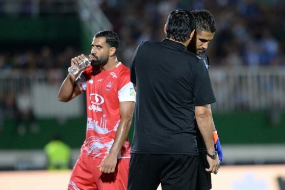 دیدار تیم های فوتبال استقلال و پرسپولیس