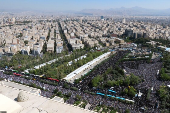 اقامه نماز جمعه تهران به امامت رهبر انقلاب