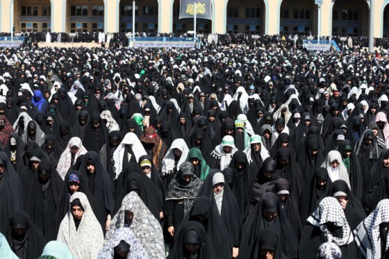 اقامه نماز جمعه تهران به امامت رهبر انقلاب