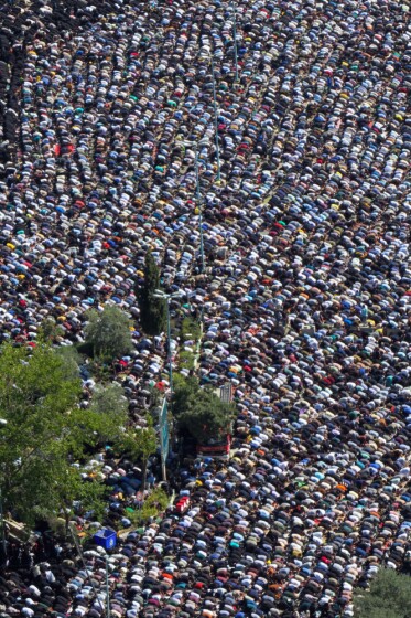 اقامه نماز جمعه تهران به امامت رهبر انقلاب