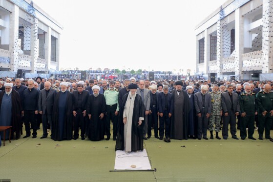 اقامه نماز جمعه تهران به امامت رهبر انقلاب