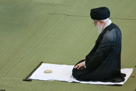 اقامه نماز جمعه تهران به امامت رهبر انقلاب