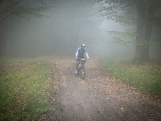 دوچرخه سواری در حاشیه مرداب ”دیوک” مازندران